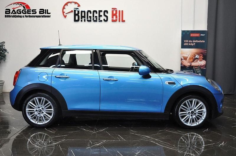 Blå Begagnad 2016 Mini ONE Halvkombi | 69 900 kr (Lite dyr) - Bild 1/4