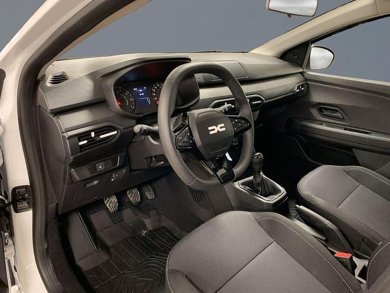 Ny Dacia Sandero Essentiel 101 HK (74 kW) 2025 Vit Halvkombi