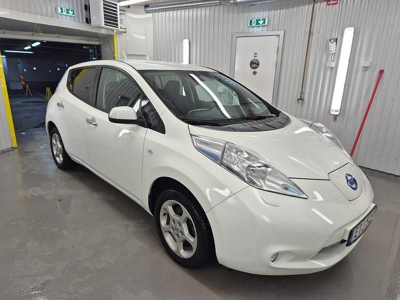 Begagnad Nissan Leaf 80 kW (109 HK) 2017 Vit Halvkombi