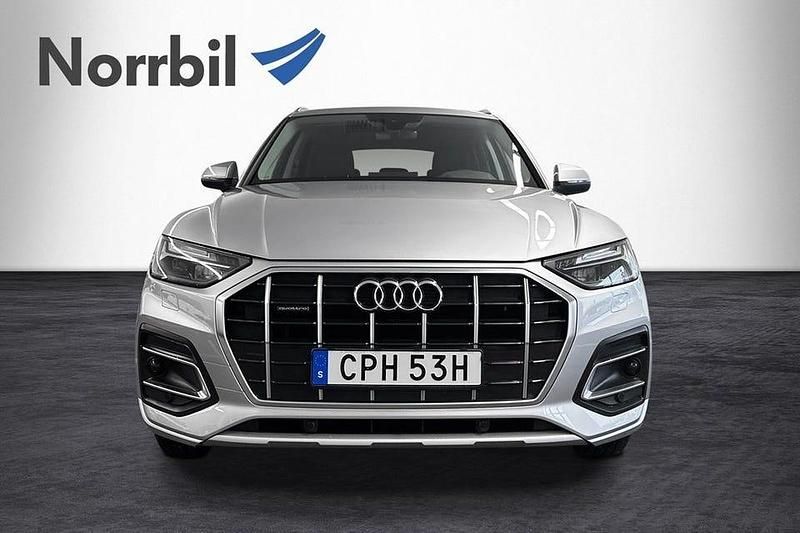 Begagnad Audi Q5 Advanced Plus 204 HK (150 kW) 2022 Florettsilver metallic SUV