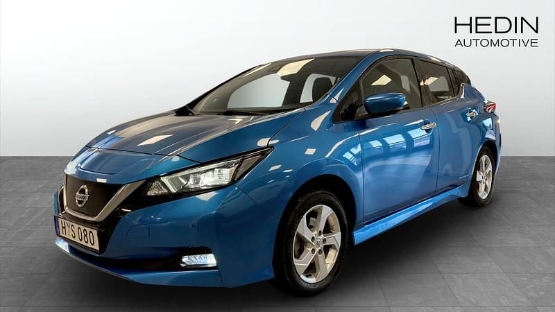 Begagnad Nissan Leaf Tekna 160 kW (218 HK) 2021 Blå Halvkombi
