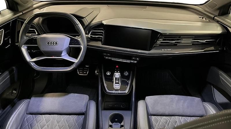 Begagnad Audi Q4 e-tron S-Line 219 kW (299 HK) 2022 Grå SUV