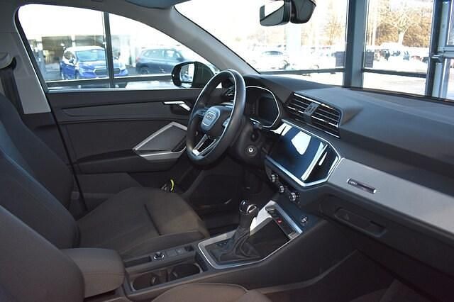 Begagnad Audi Q3 Advanced 150 HK (110 kW) 2022 Chronosgrå metallic SUV