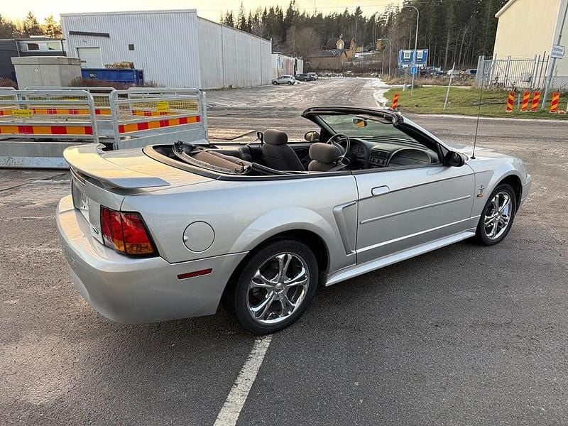 Begagnad Ford Mustang 196 HK (144 kW) 2001 Silver Cab
