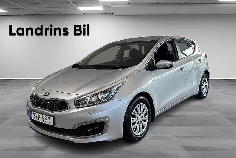 Grå Begagnad 2017 Kia Ceed Comfort Halvkombi | 114 300 kr (Marknadspris) - Bild 1/4