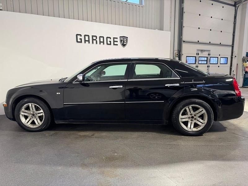 Begagnad Chrysler 300C 340 HK (250 kW) 2007 Svart
