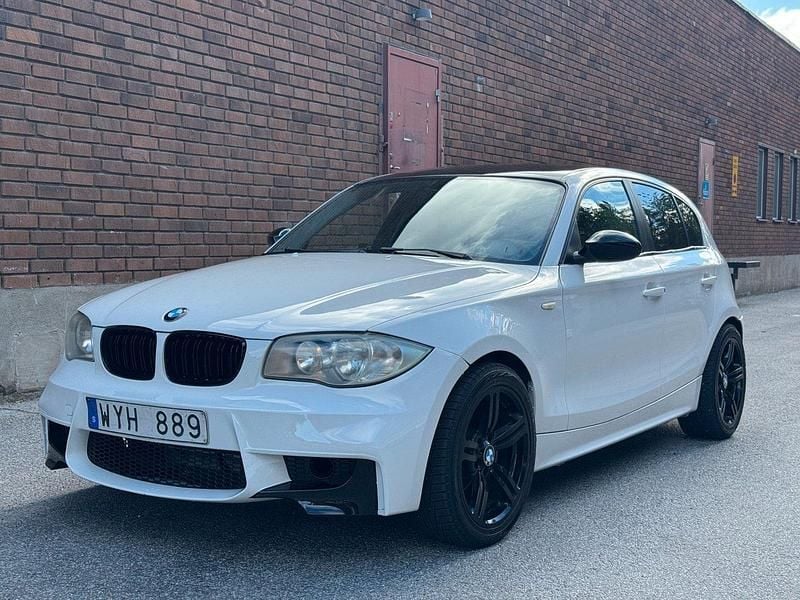 Ljusbrun Begagnad 2005 BMW 116 Advantage Halvkombi | 79 900 kr - Bild 1/4