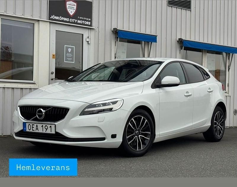 Vit Begagnad 2016 Volvo V40 Momentum Kombi | 159 900 kr (Marknadspris) - Bild 1/4