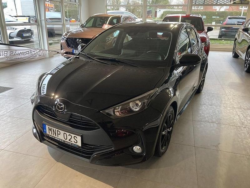 Svart Begagnad 2022 Mazda 2 Halvkombi | 189 500 kr (Marknadspris) - Bild 1/4