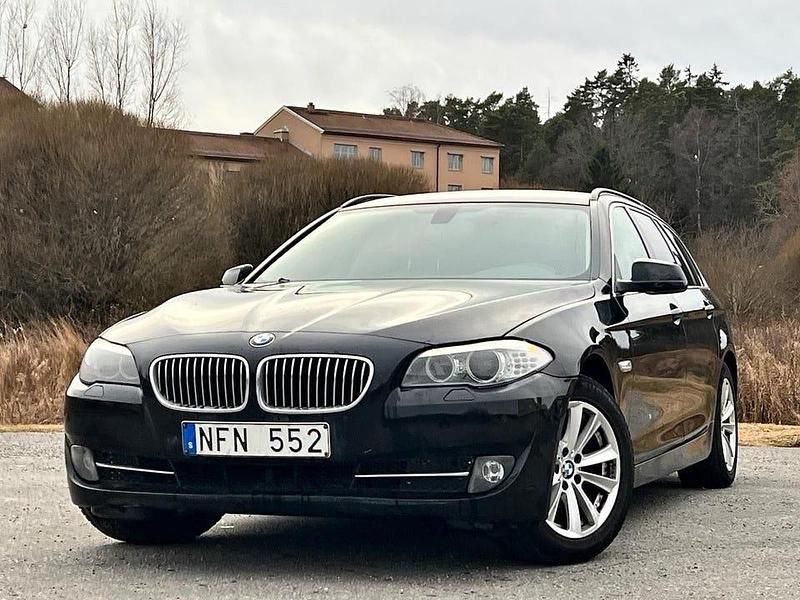 Begagnad BMW 520 184 HK (135 kW) 2012 Svart Kombi