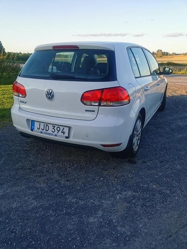 Vit Begagnad 2012 VW Golf Halvkombi | 42 000 kr (Bra pris) - Bild 1/4