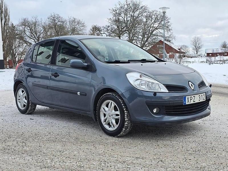 Begagnad Renault Clio II 98 HK (72 kW) 2006 Blå