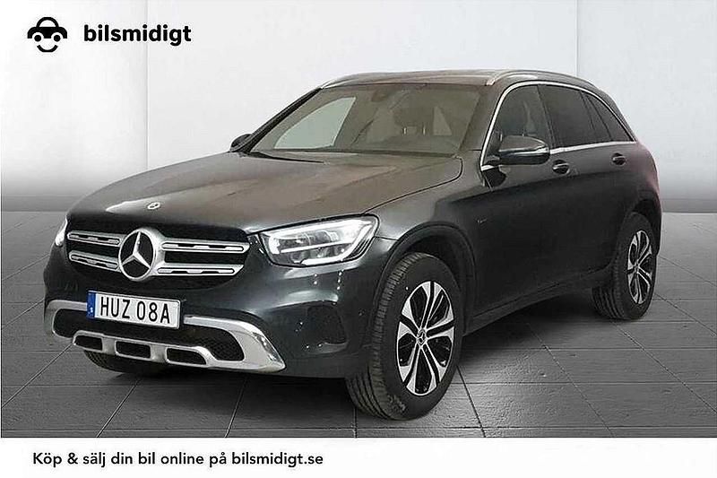 Grå Begagnad 2021 Mercedes GLC300e Advantage SUV | 339 900 kr (Marknadspris) - Bild 1/3