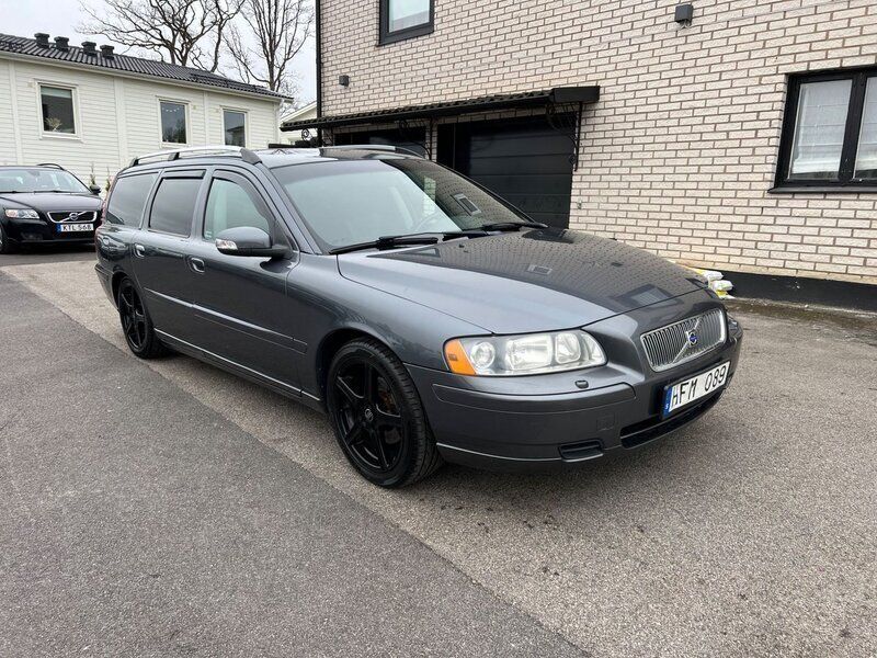 Grå Begagnad 2007 Volvo V70 Kinetic Kombi | 59 900 kr (Dyr) - Bild 1/4