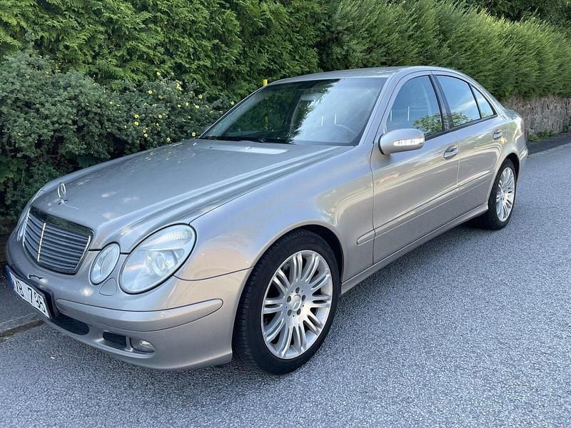 Silver Begagnad 2006 Mercedes E200 Sedan | 30 000 kr (Superpris) - Bild 1/4