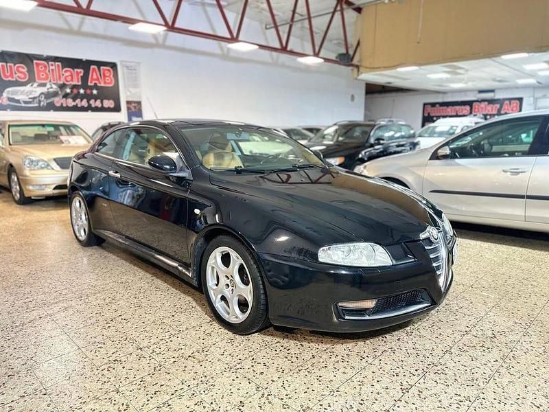 Begagnad Alfa Romeo GT 166 HK (122 kW) 2007 Svart Sportkupé