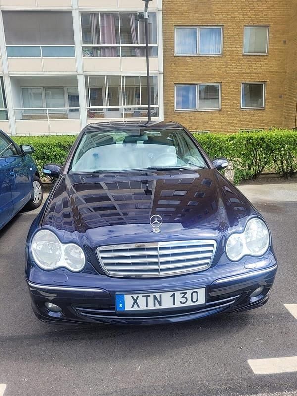 Begagnad 2006 Mercedes C200 Sedan | 50 000 kr (Bra pris) - Bild 1/4