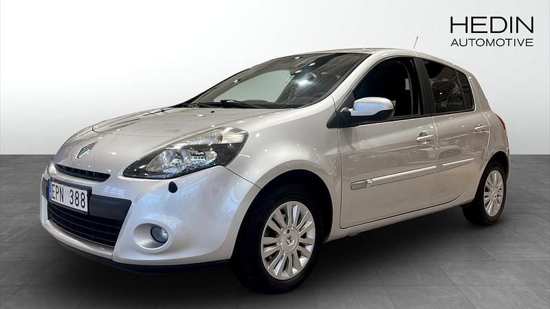 Silver Begagnad 2012 Renault Clio IV Halvkombi | 39 900 kr (Superpris) - Bild 1/4