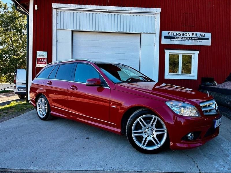 Ljusröd Begagnad 2010 Mercedes C180 Avantgarde Kombi | 109 500 kr (Marknadspris) - Bild 1/4