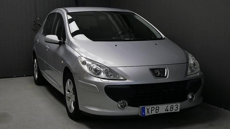 Grå Begagnad 2006 Peugeot 307 Halvkombi | 34 900 kr (Lite dyr) - Bild 1/4