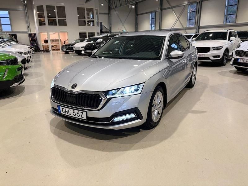 Silver Begagnad 2021 Skoda Octavia Style Halvkombi | 239 900 kr (Superpris) - Bild 1/4