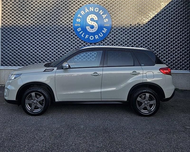 Brun Begagnad 2017 Suzuki Vitara SUV | 175 000 kr (Marknadspris) - Bild 1/4
