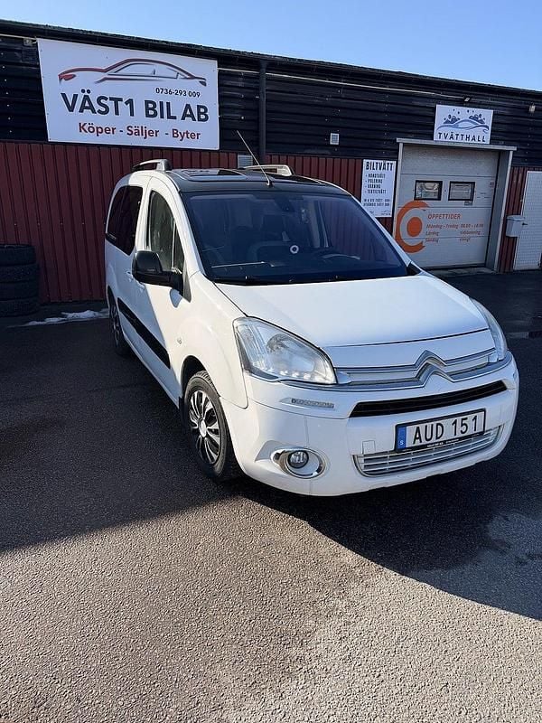 Begagnad Citroën Berlingo 92 HK (67 kW) 2014 Vit Minibuss