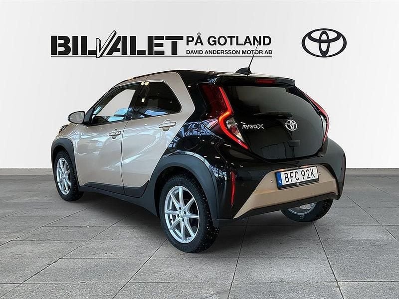 Begagnad Toyota Aygo X 72 HK (52 kW) 2022 Champagne/svart SUV