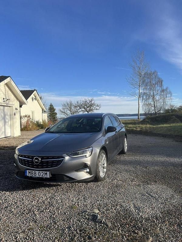 Grå Begagnad 2021 Opel Insignia Business Kombi | 240 000 kr - Bild 1/4