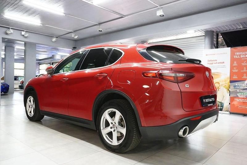 Begagnad Alfa Romeo Stelvio Super 210 HK (154 kW) 2017 Röd SUV