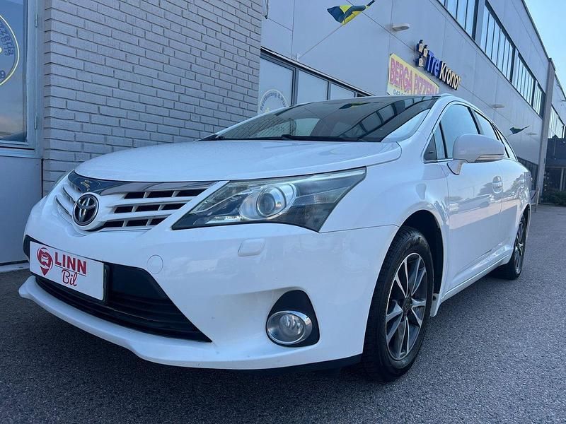 Vit Begagnad 2013 Toyota Avensis Business Edition Kombi | 78 999 kr (Bra pris) - Bild 1/4