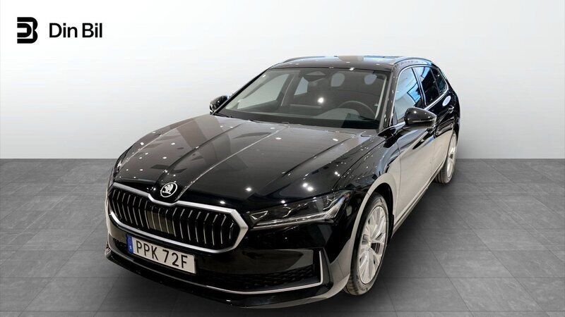 Svart Ny 2024 Skoda Superb Selection Kombi | 399 900 kr (Marknadspris) - Bild 1/4