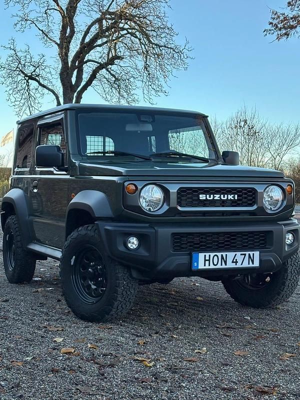 Begagnad 2024 Suzuki Jimny SUV | 339 000 kr (Superpris) - Bild 1/4
