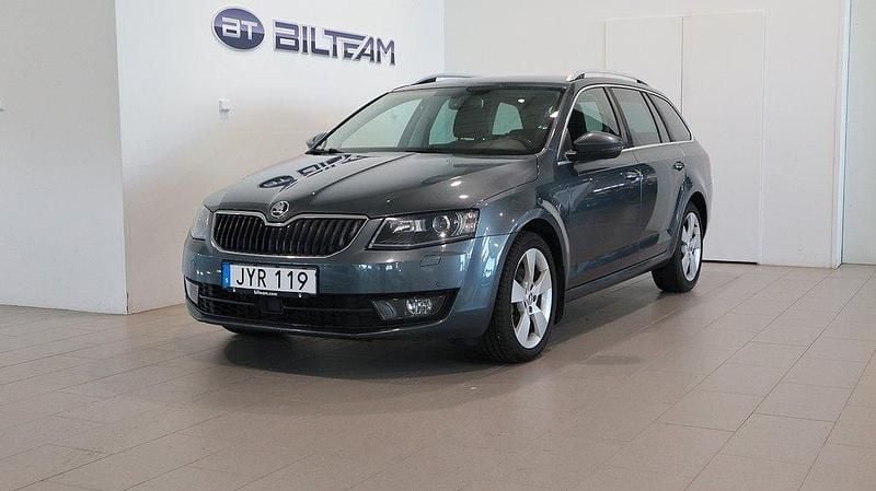 Grå (quartz grey metallic) Begagnad 2016 Skoda Octavia Style Kombi | 159 900 kr (Lite dyr) - Bild 1/4