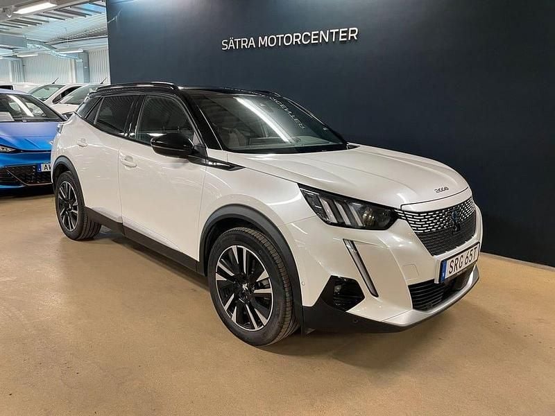 Vit Begagnad 2021 Peugeot e-2008 GT SUV | 209 900 kr (Marknadspris) - Bild 1/4