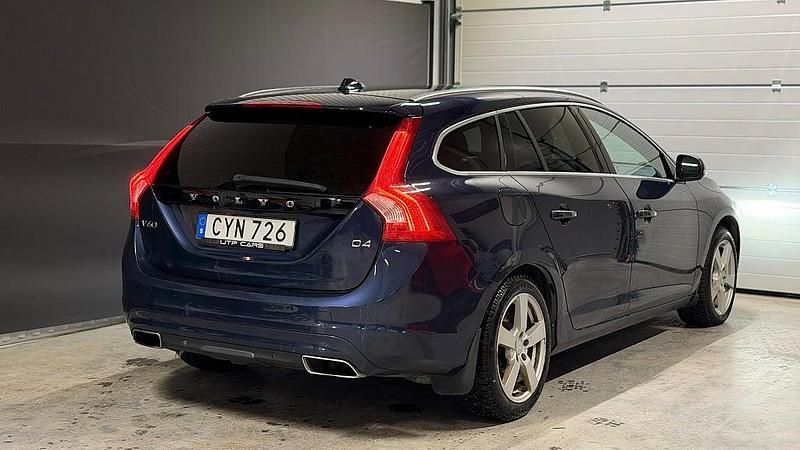 Begagnad Volvo V60 Summum 181 HK (133 kW) 2014 Blå Kombi