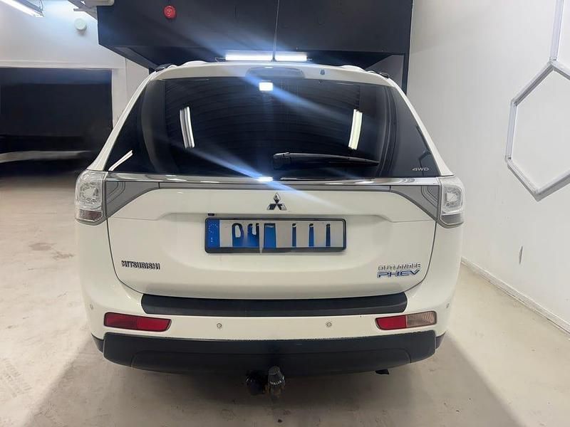 Begagnad Mitsubishi Outlander 203 HK (149 kW) 2014 Vit SUV