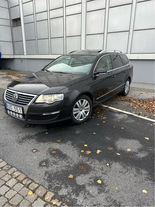 Brun Begagnad 2007 VW Passat Kombi | 17 900 kr (Marknadspris) - Bild 1/4