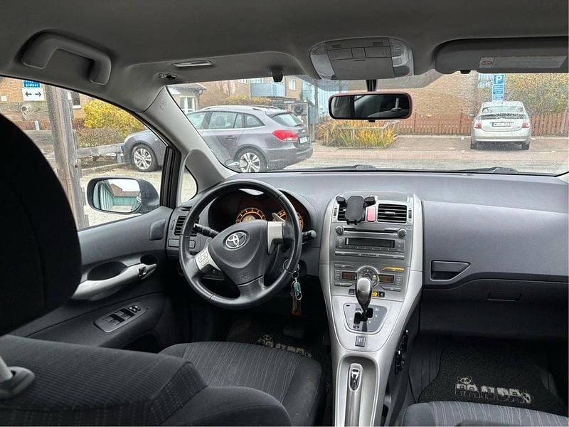 Grå Begagnad 2007 Toyota Auris Halvkombi | 46 000 kr (Bra pris) - Bild 1/4