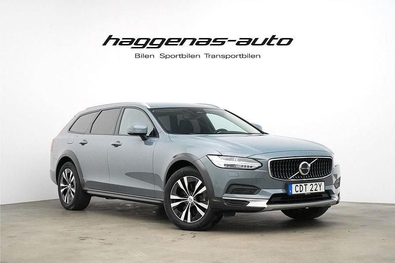 Grå Begagnad 2022 Volvo V90 CC Core Kombi | 429 000 kr (Marknadspris) - Bild 1/4