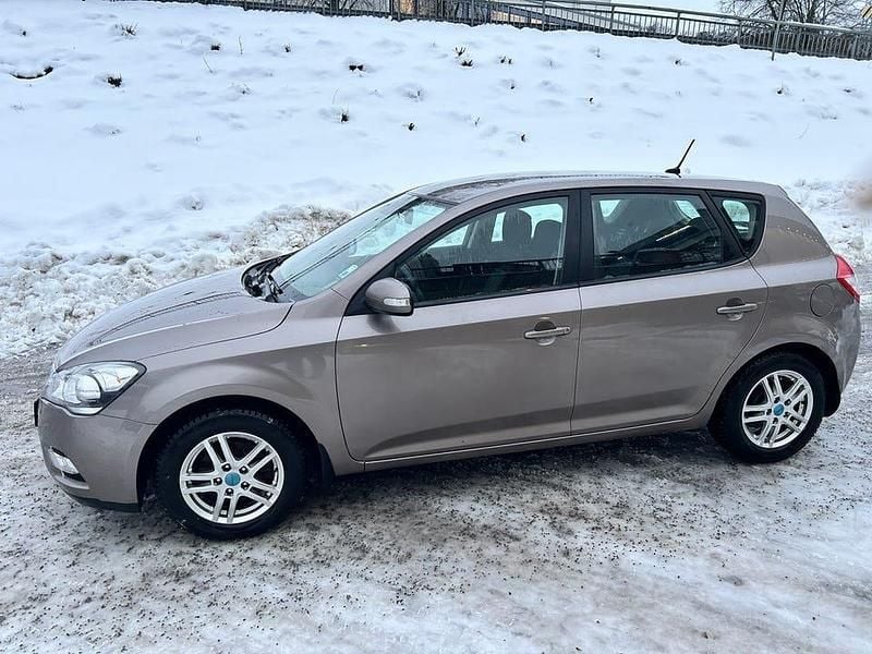 Begagnad 2012 Kia Ceed Halvkombi | 49 000 kr (Bra pris) - Bild 1/4