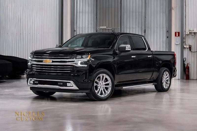 Begagnad Chevrolet Silverado 426 HK (313 kW) 2023 Svart