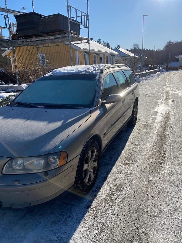 Begagnad Volvo V70 170 HK (125 kW) 2005 Ljusbrun Kombi