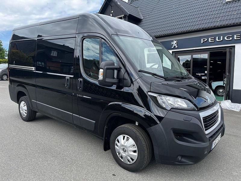 Svart Begagnad 2021 Peugeot Boxer Van | 248 125 kr (Lite dyr) - Bild 1/4