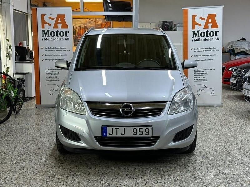 Begagnad Opel Zafira 150 HK (110 kW) 2009 Grå Minibuss