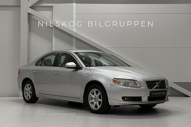 Ljusgrå Begagnad 2006 Volvo S80 Sedan | 84 900 kr (Marknadspris) - Bild 1/4