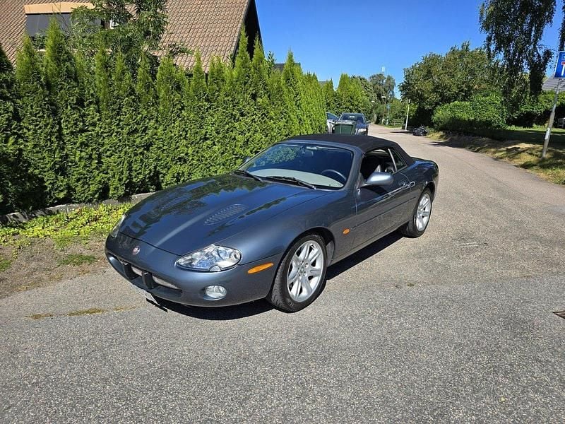 Grå Begagnad 2000 Jaguar XKR Cab | 139 000 kr - Bild 1/4