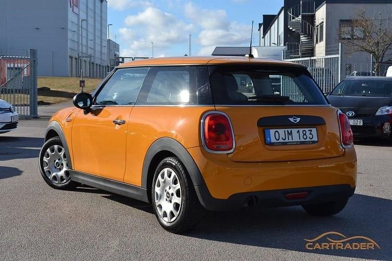 Begagnad Mini Cooper Salt 102 HK (75 kW) 2017 Orange Halvkombi