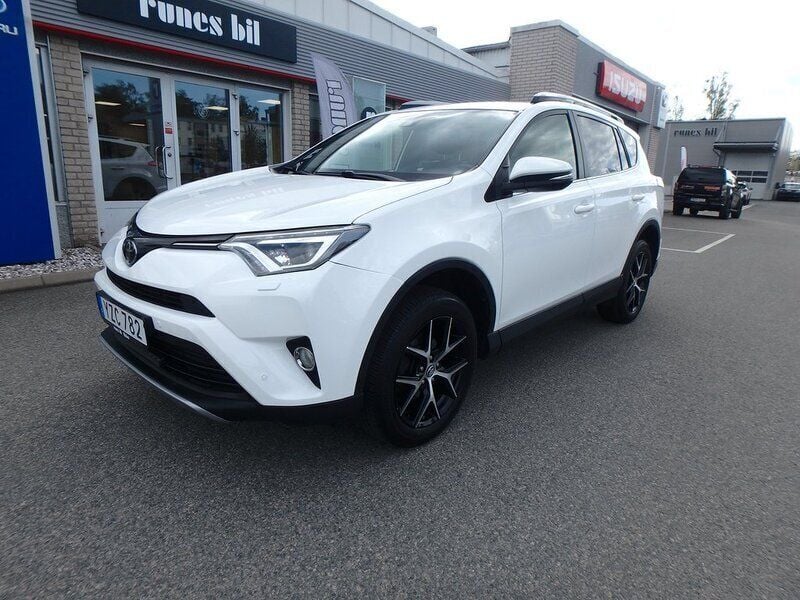 Vit Begagnad 2017 Toyota RAV4 Multidrive S SUV | 209 000 kr (Marknadspris) - Bild 1/4