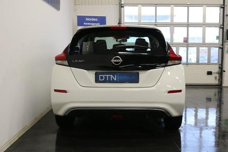 Begagnad Nissan Leaf 110 kW (150 HK) 2023 Vit Halvkombi